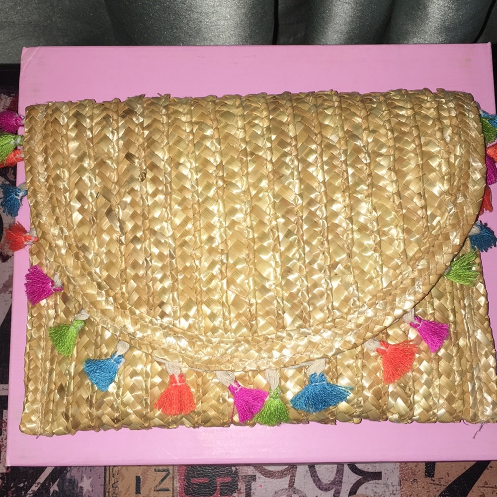 Shiraleah straw clutch